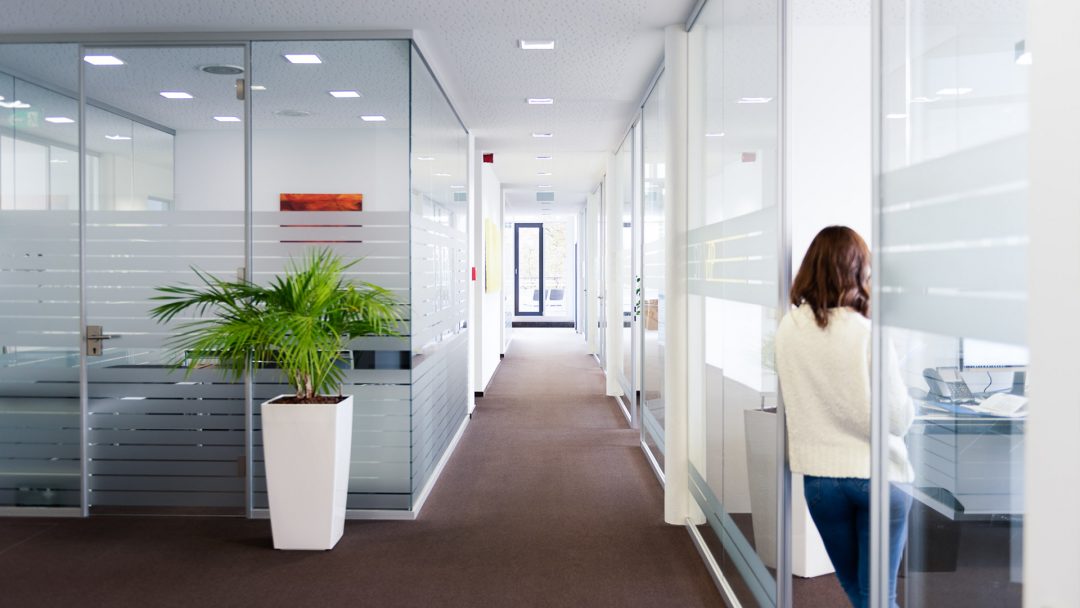 Kurze Gespräche zwischen den Teams.